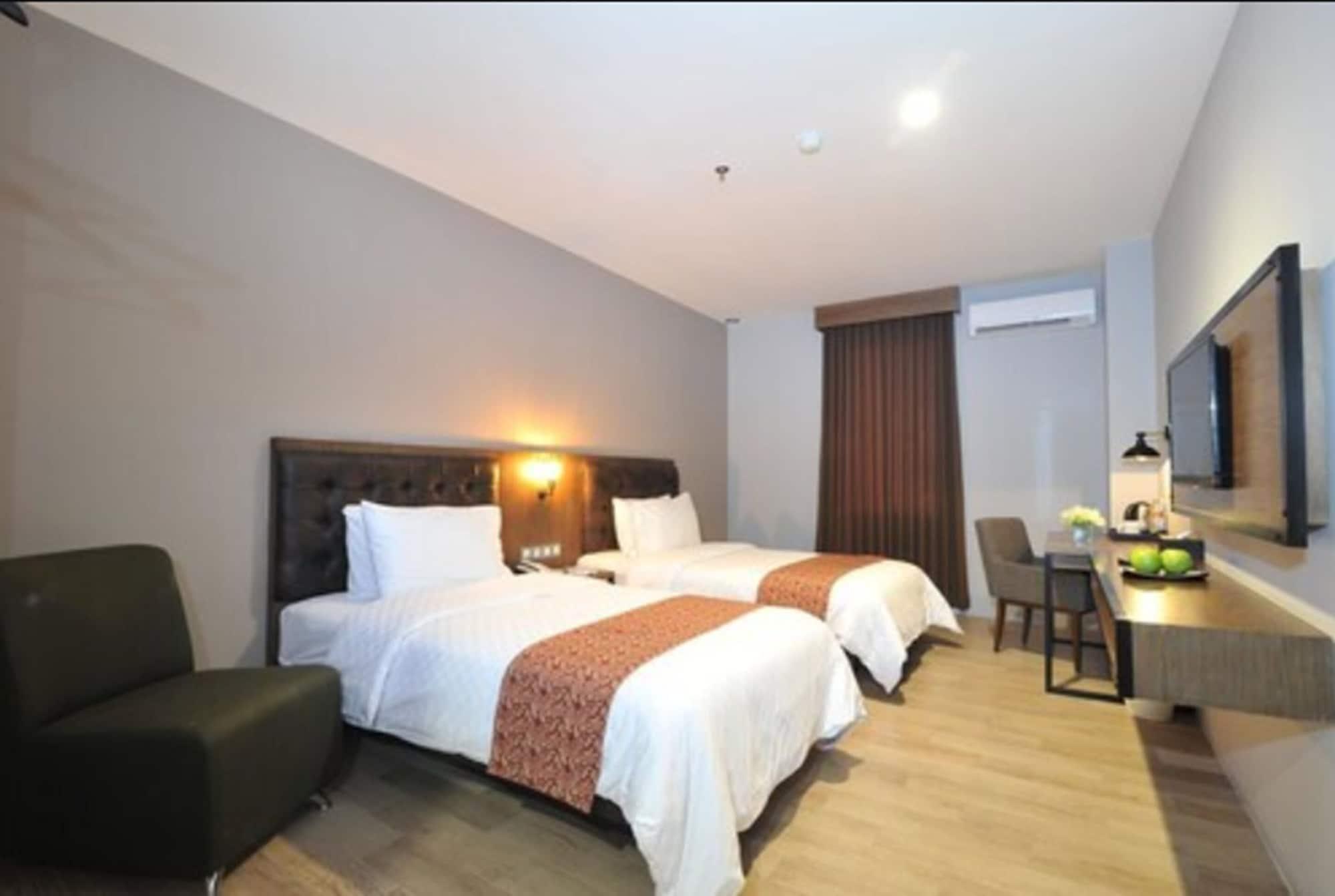 Grand Kangen Hotel Urip Sumoharjo Yogyakarta Exteriör bild